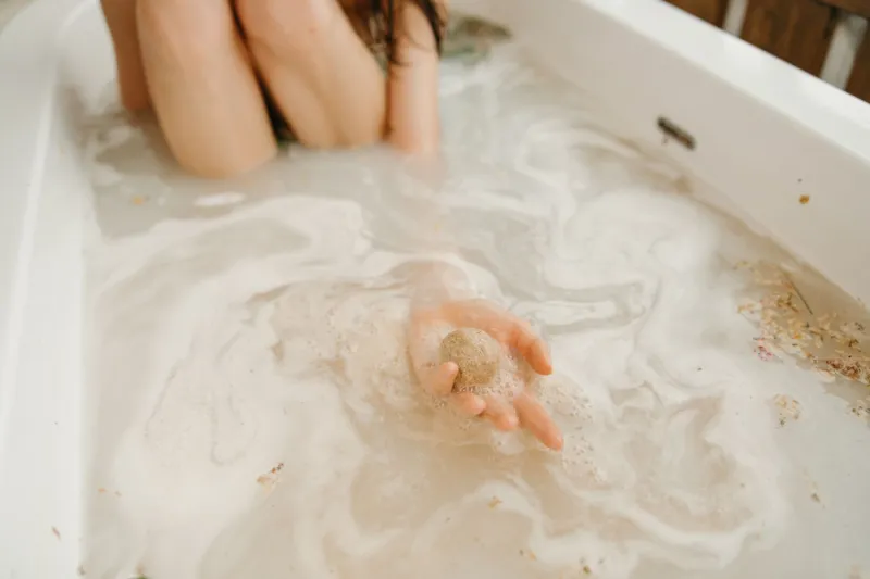 Banho de Imersão Detox: O Que Realmente Funciona e o Que é Só Promessa