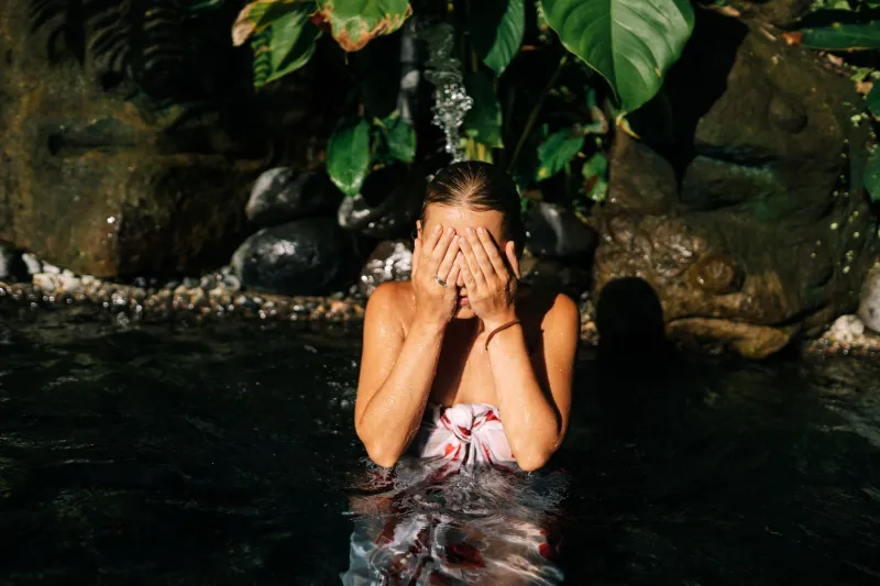 Ciclo Menstrual e Hidroterapia: Como Cada Fase do Mês Pode Transformar Sua Experiência no Spa